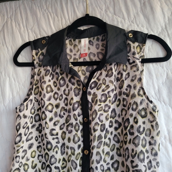 No Boundaries Button Front Sleeveless Blouse Leopard Print Juniors M (7-9) - Picture 2 of 5